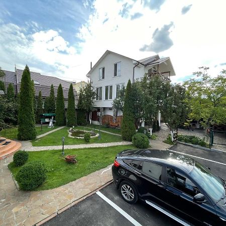 Apartments With Kitchen And Garden Kyiv Exterior photo